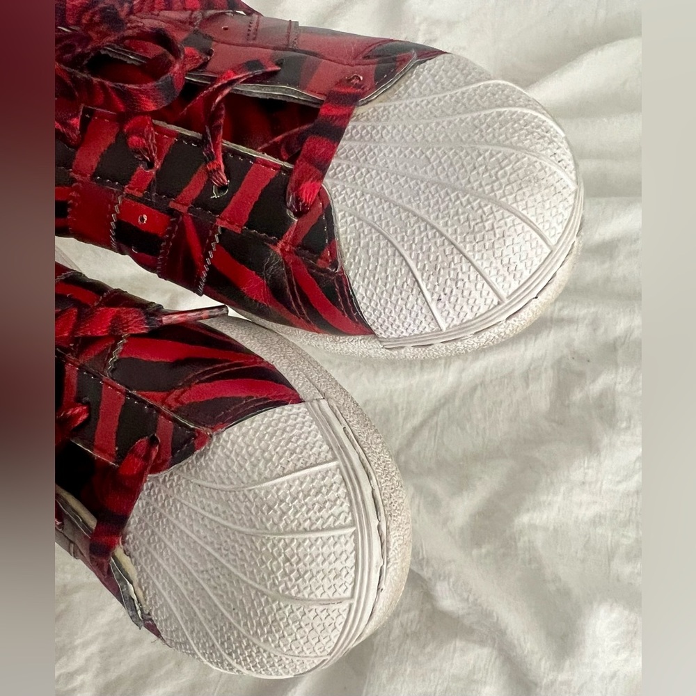 👑✅PRICE FIRM✅ Limited Edition🔥🔥🔥 Red Camo Rose Adidas Superstar - Picture 9 of 16